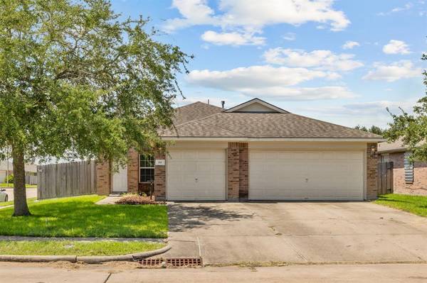 111 Sunset Falls DR, La Marque, TX 77568