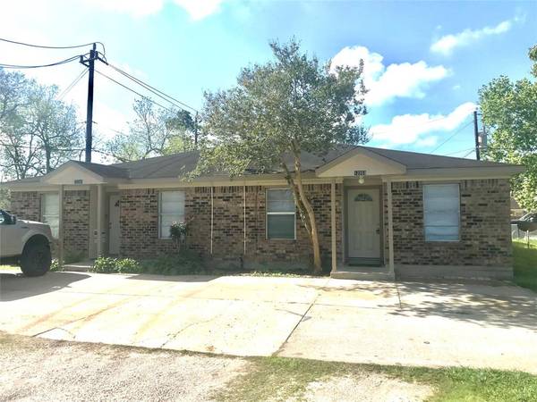 12201 11th ST, Santa Fe, TX 77510