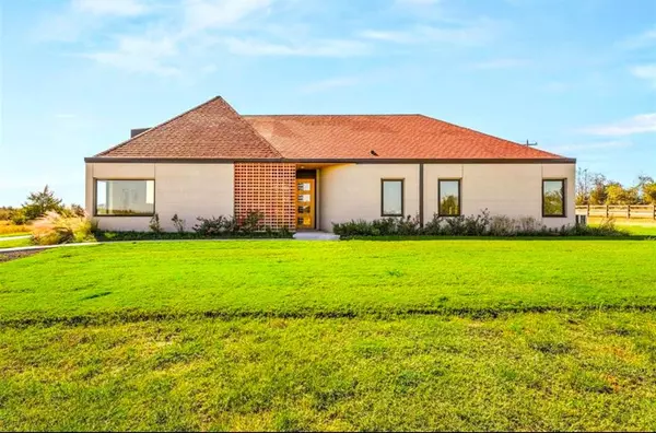 4742 Independence TRL, Burton, TX 77835