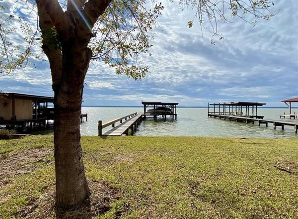 224 Lakeshore S,  Onalaska,  TX 77360