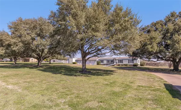 5341 Rabun RD, Navasota, TX 77868