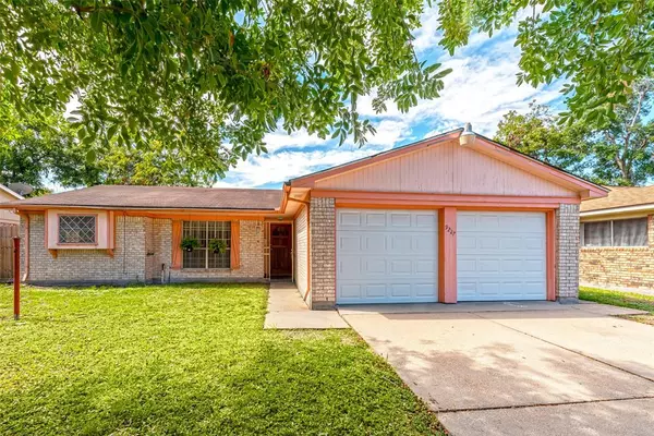 9227 Glen Shadow DR, Houston, TX 77088