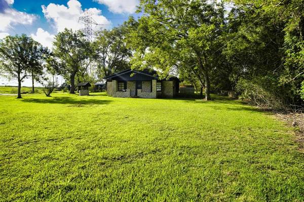 1203 County Road 677, Brazoria, TX 77422