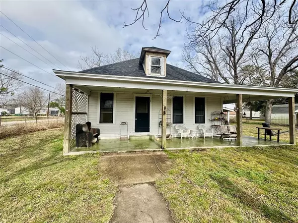 188 Elm ST, Blessing, TX 77419