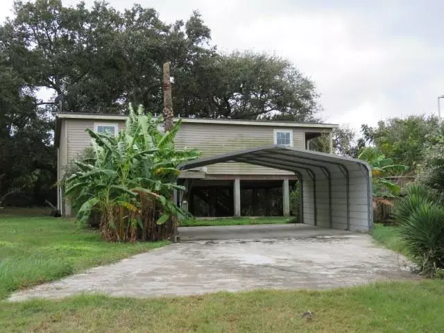 1461 Weeks AVE, High Island, TX 77623