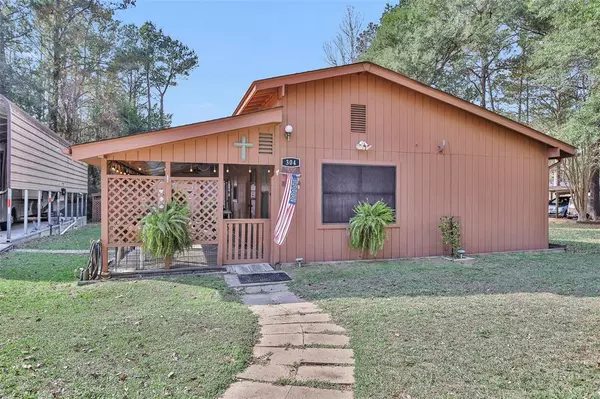 304 Escapees DR, Livingston, TX 77351