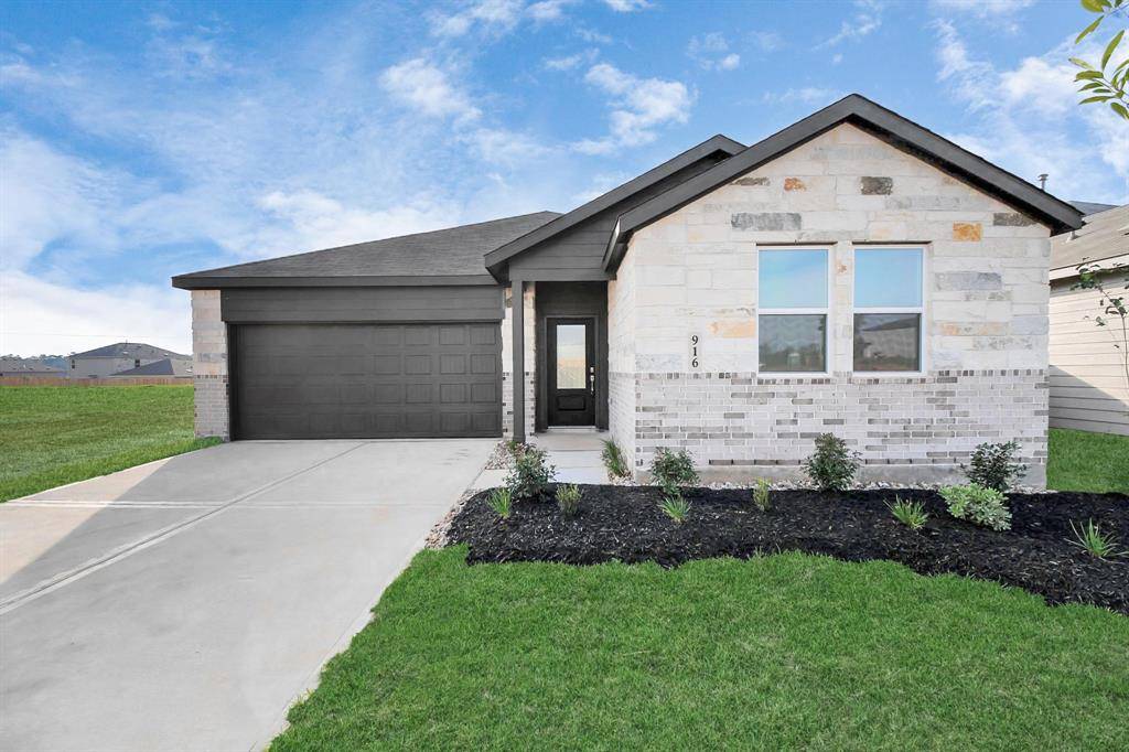Willis, TX 77378,916 Garden Path Dr