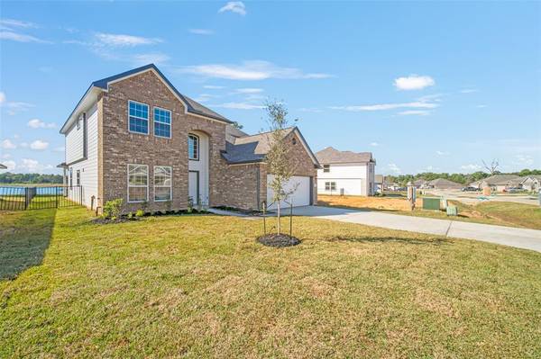 371 Shoreview DR, Conroe, TX 77303