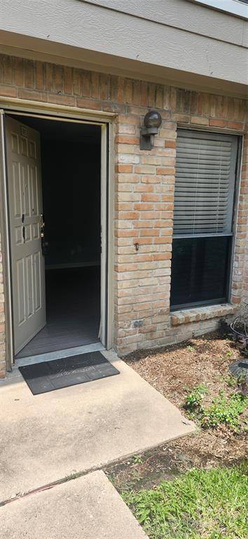 2010 Wilcrest DR, Houston, TX 77042