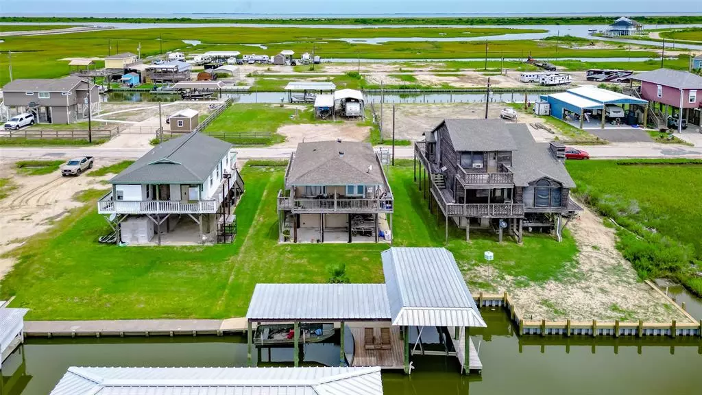 1108 Chapmans PT, Crystal Beach, TX 77650