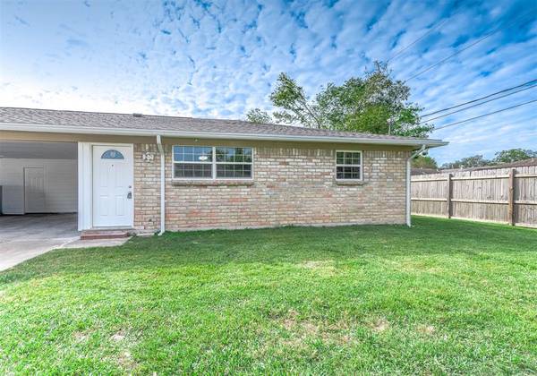 608 Verhalen Rd #A, Alvin, TX 77511