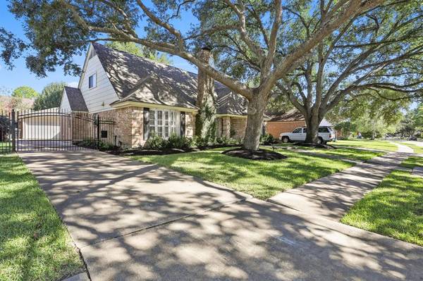 11514 Chevy Chase DR, Houston, TX 77077