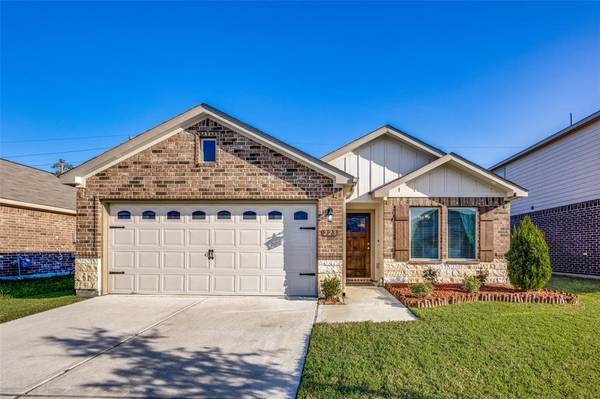 223 Murrieta LN,  Rosharon,  TX 77583