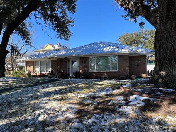 232 S Holland ST, Bellville, TX 77418