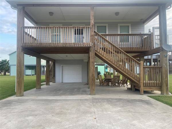 970 Kenyln DR, Crystal Beach, TX 77650