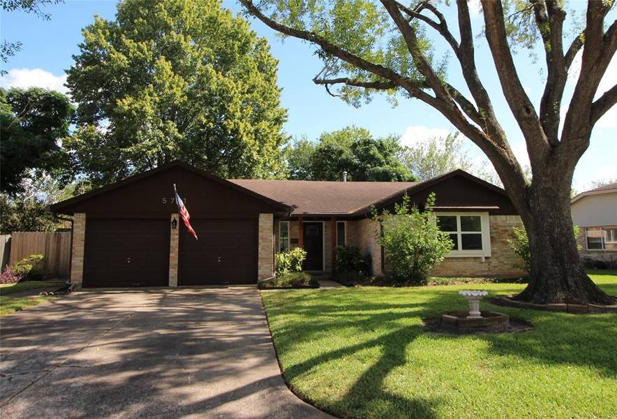 5701 Leggett LN, Pearland, TX 77584