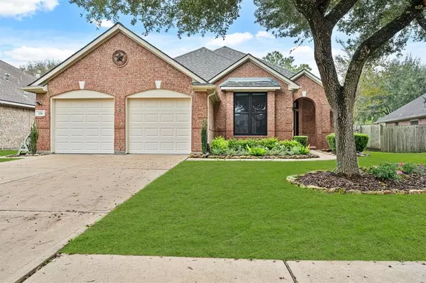 2116 Yacht Harbor LN, League City, TX 77573