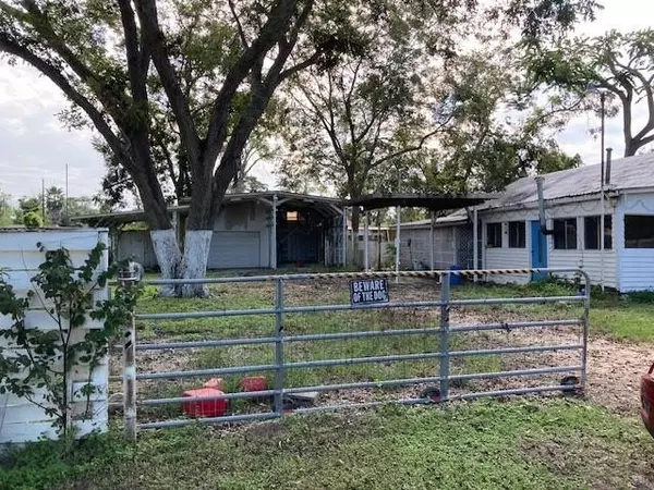 843 Baker, Bacliff, TX 77518