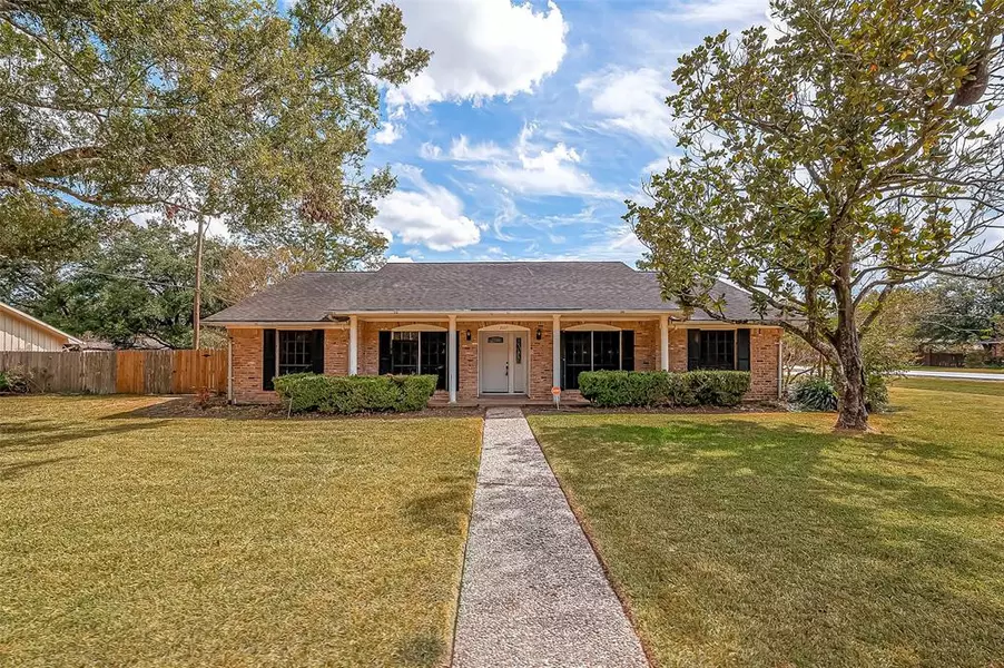 2607 Gun Powder LN, Pearland, TX 77581