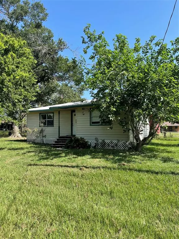 Damon, TX 77430,816 County Road 264w