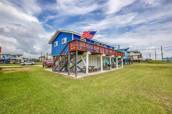 307 Sea Shell DR, Surfside Beach, TX 77541