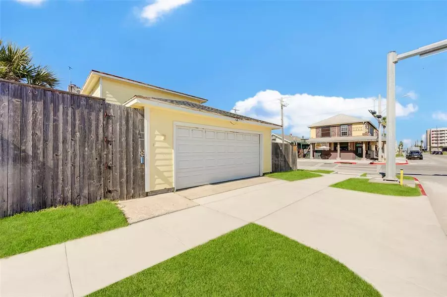 2427 35th ST, Galveston, TX 77550