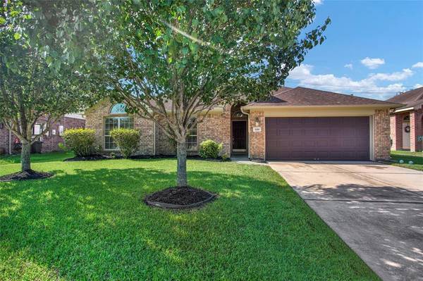 3216 Meadow Bay LN, Dickinson, TX 77539