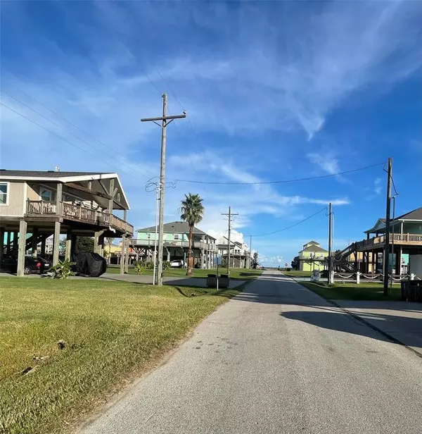 Crystal Beach, TX 77650,858 Palmetto DR