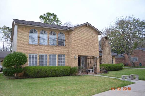 121 Aster LN, Lake Jackson, TX 77566