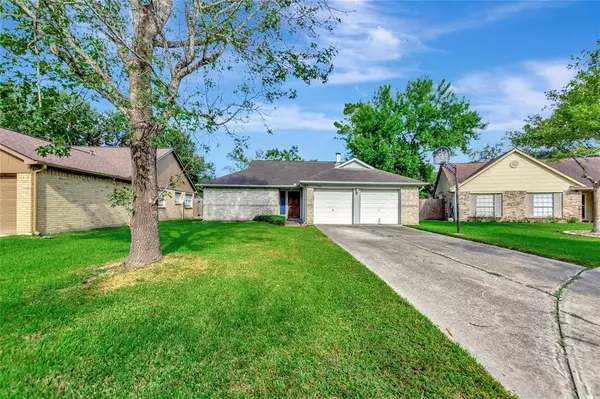 308 Foxtail CT, League City, TX 77573