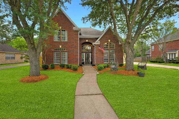 510 Lakeside LN, Friendswood, TX 77546