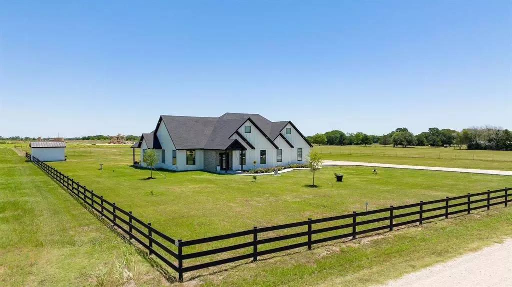 1093 Private Road 8022, Lincoln, TX 78948