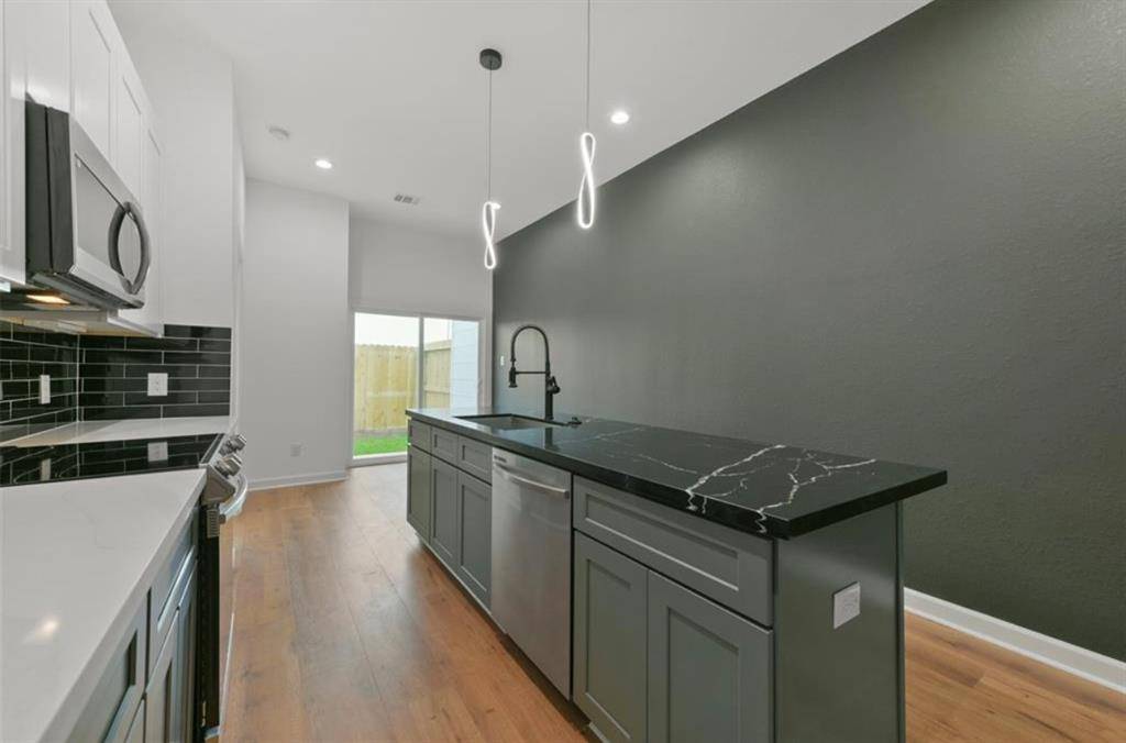 Houston, TX 77033,5222 Pershing Street