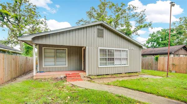 224 Maddox ST, Clute, TX 77531