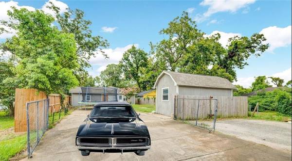 224 Maddox ST, Clute, TX 77531