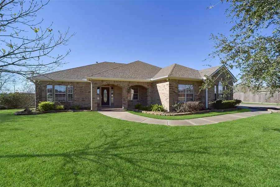 10910 Harry DR, Needville, TX 77461