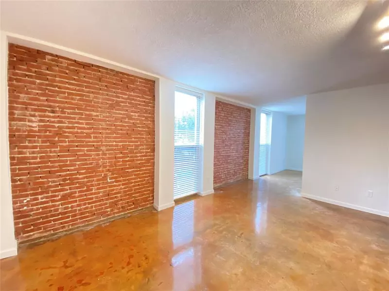 1112 Lawrence #8, Houston, TX 77008