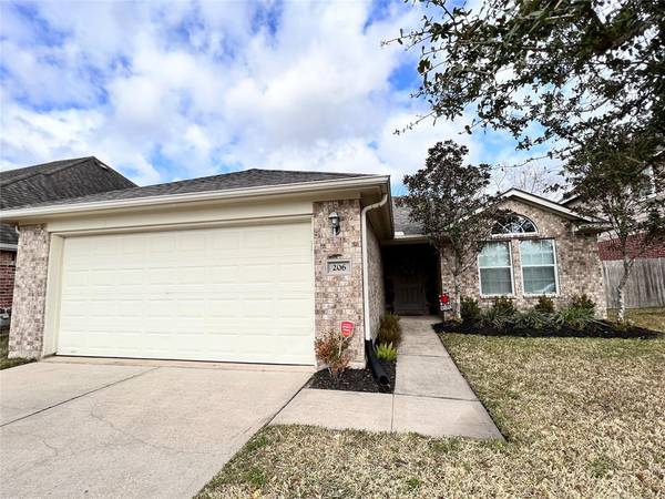 206 Rippling Creek LN, Alvin, TX 77511