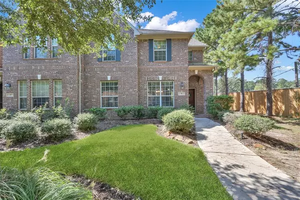 31 Umbria LN, The Woodlands, TX 77382