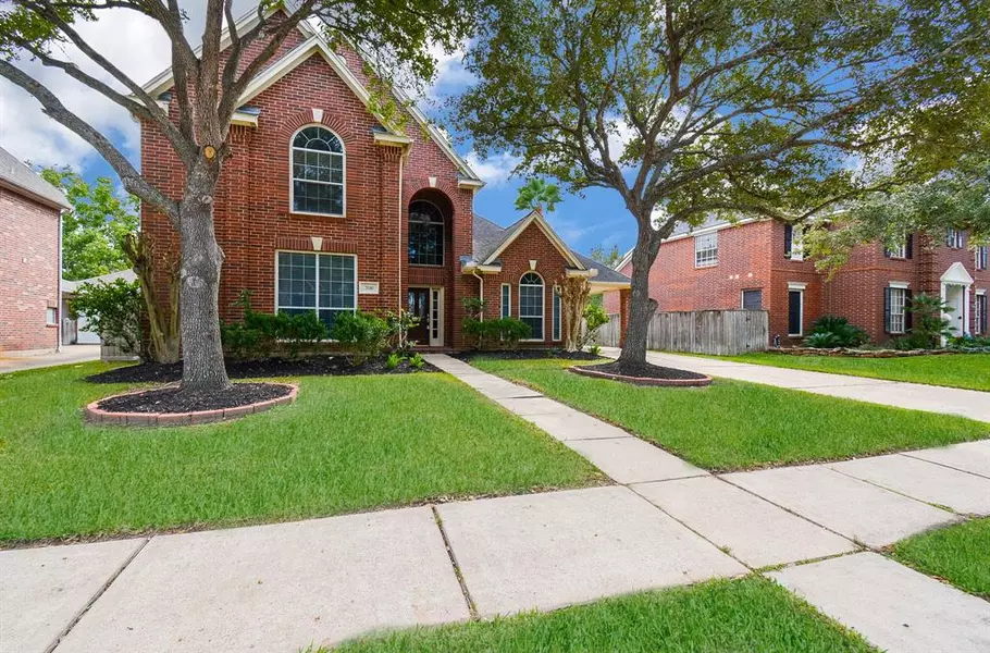 7110 Emerald Glen DR, Sugar Land, TX 77479