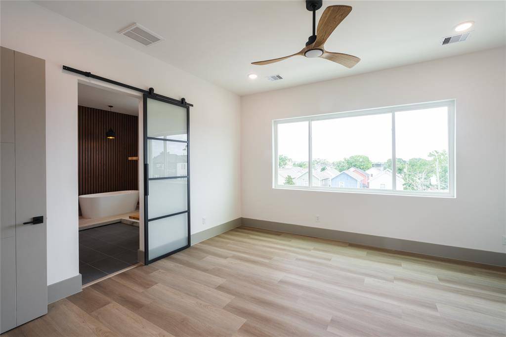 Houston, TX 77008,1053 W 15th 1/2 ST