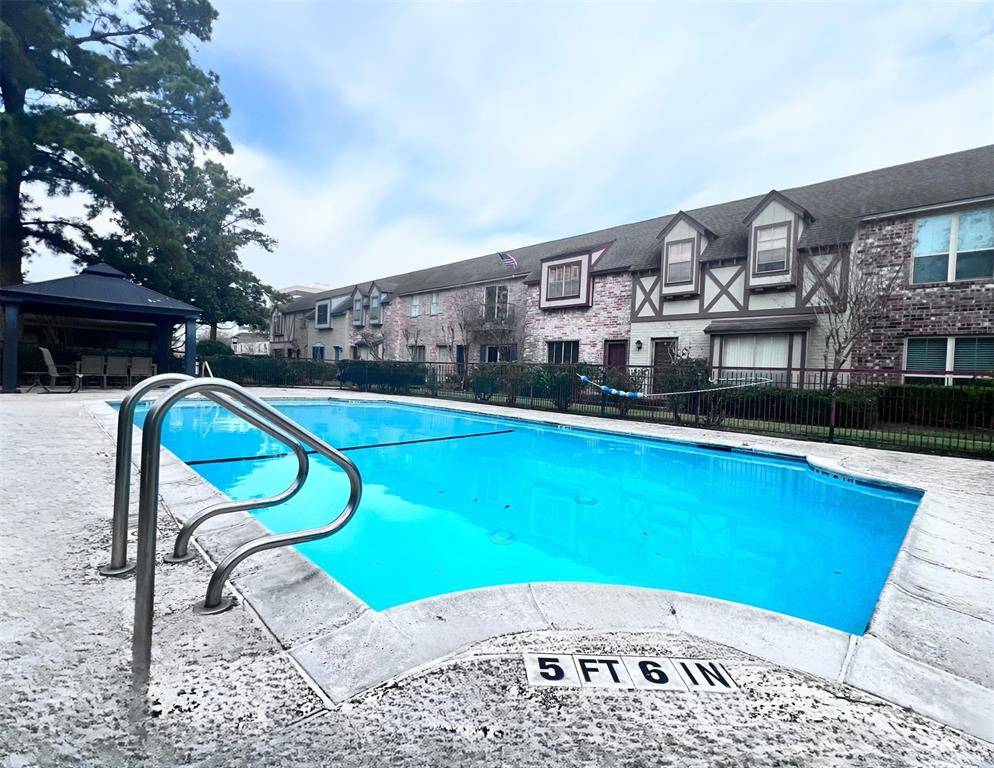 Houston, TX 77079,14711 Barryknoll LN #43