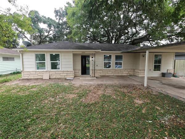 1515 W Blum ST, Alvin, TX 77511