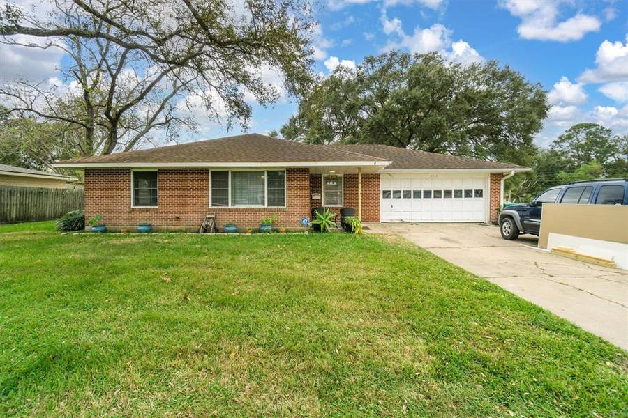 2913 Verkin ST, La Marque, TX 77568