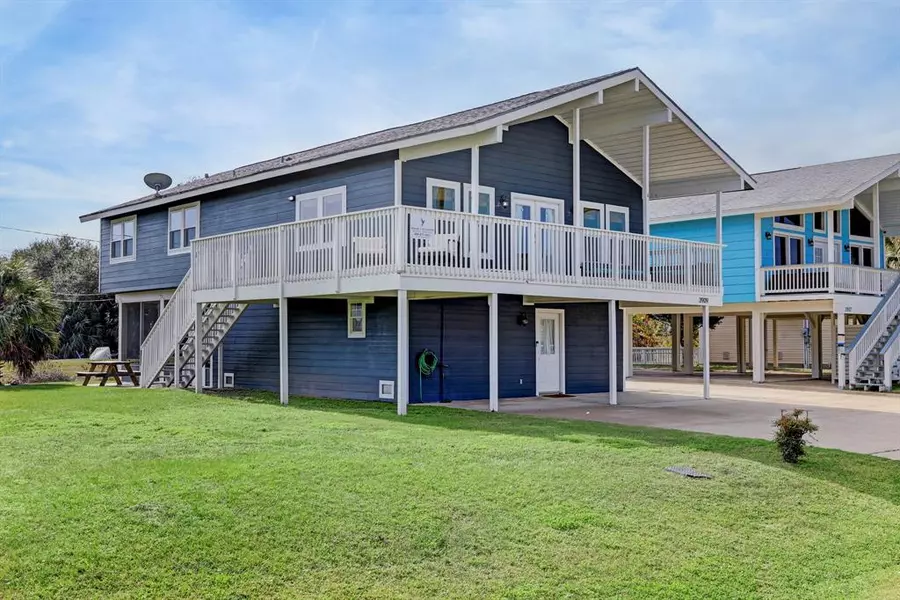 3909 Pirates Beach CIR, Galveston, TX 77554