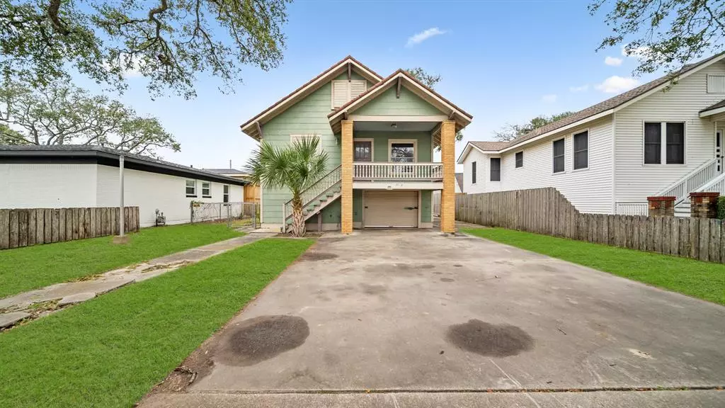 4722 Bernardo de Galvez, Galveston, TX 77551