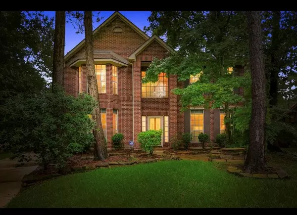 2 Wind Harp PL, The Woodlands, TX 77382