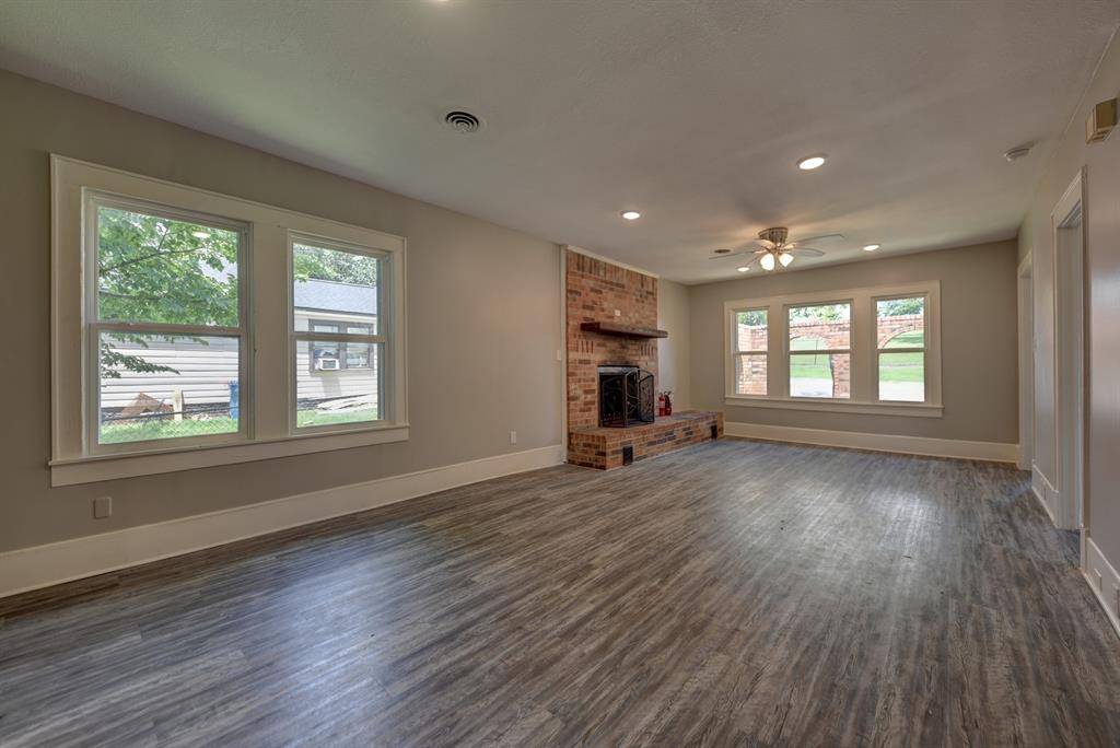 Bellville, TX 77418,314 S Tesch ST