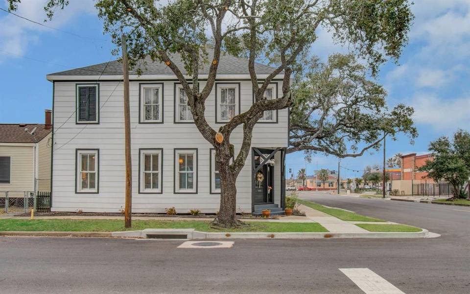 3702 Avenue K, Galveston, TX 77550