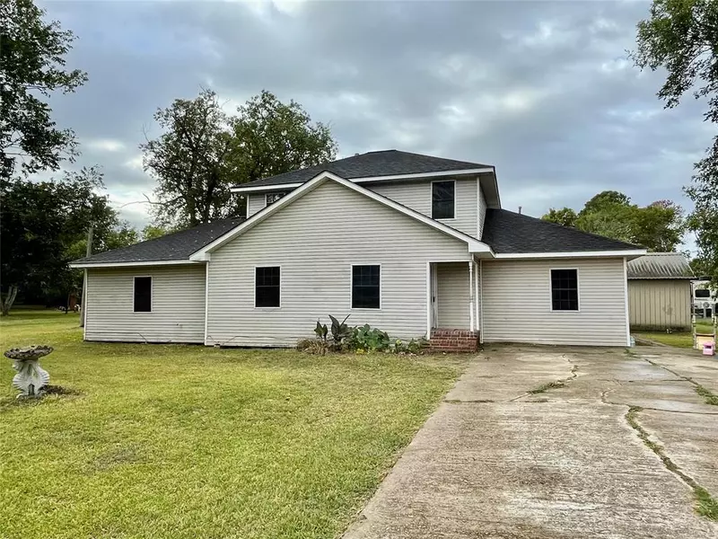 2472 County Road 220, Angleton, TX 77515